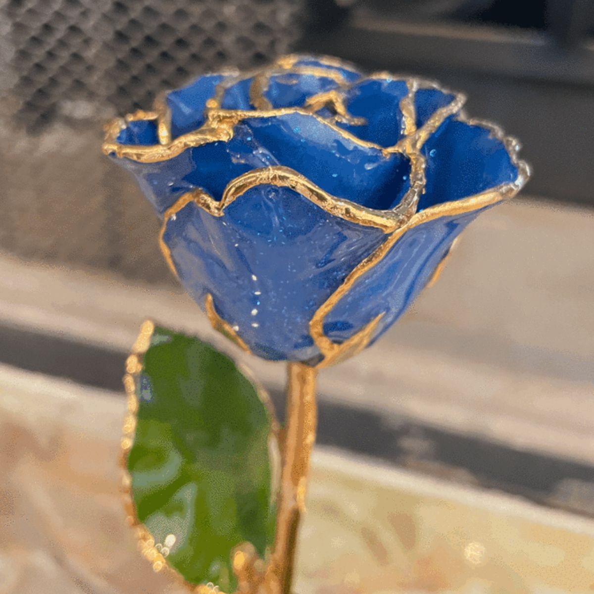 Sapphire-Gold-Trimmed-Forever-Rose (1).jpg__PID:05ea01a0-0668-4b5a-950b-de434bd4244e